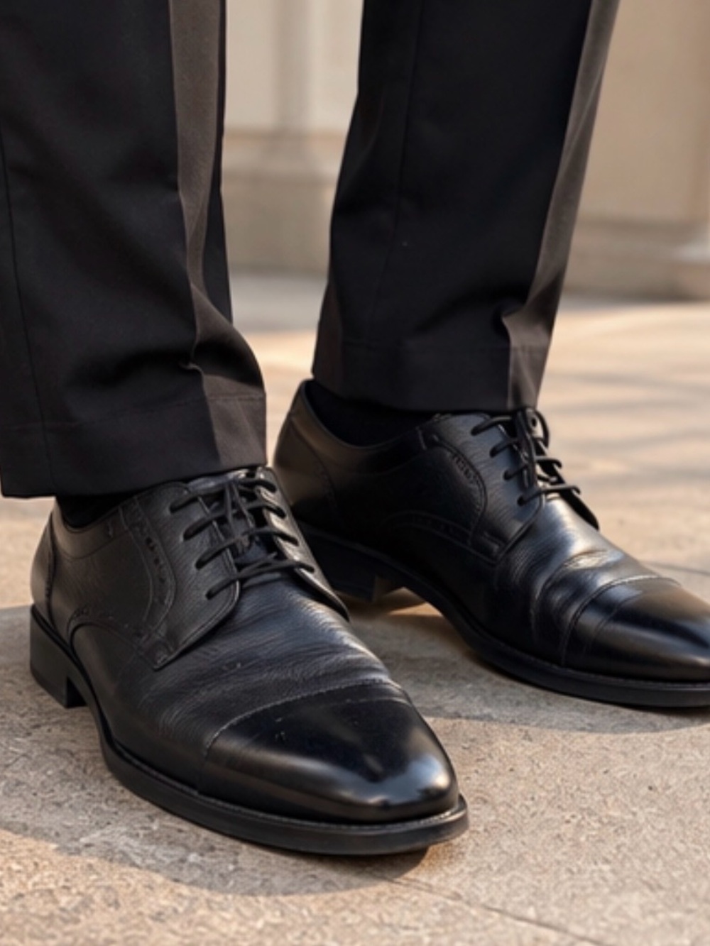 Elegant Black Leather Men's Oxfords